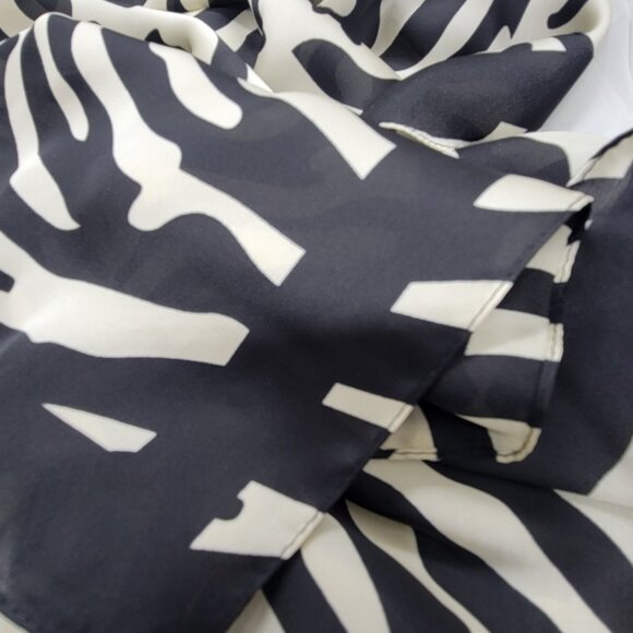 ✨Elegant Bandana Square Scarf Silky Satin Animal Print Zebra Black Beige Neck - Picture 3 of 5